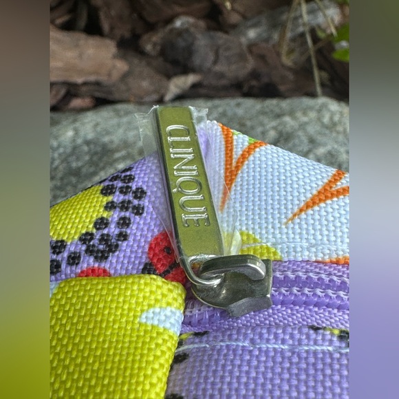 Clinique Floral Pouch Set - Yellow and Purple - Picture 3 of 7